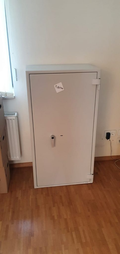 Tresor in neuem Büro